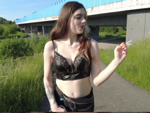 Zara-Bizarr Porno Video: Gefällts dir mich rauchen zu sehen?